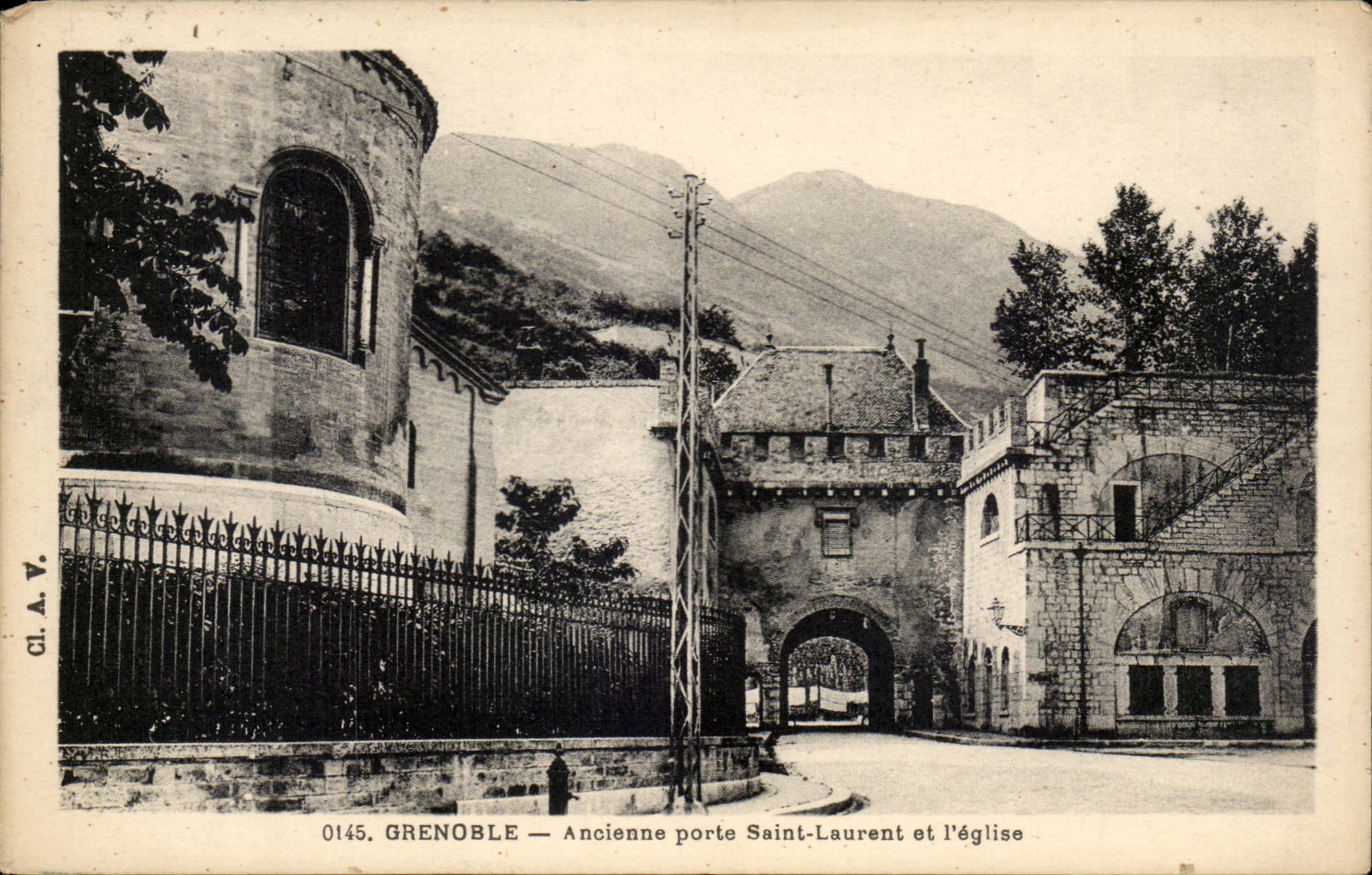 CPA Grenoble Ancienne carries Saint Laurent and the church