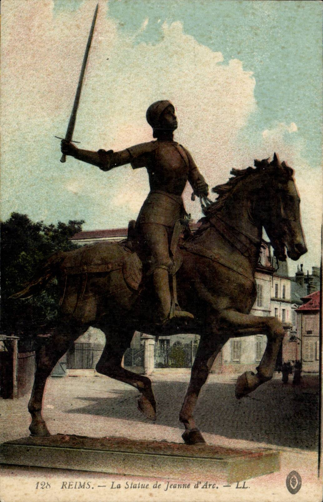 CPA Reims Statue of Jeanne of arc