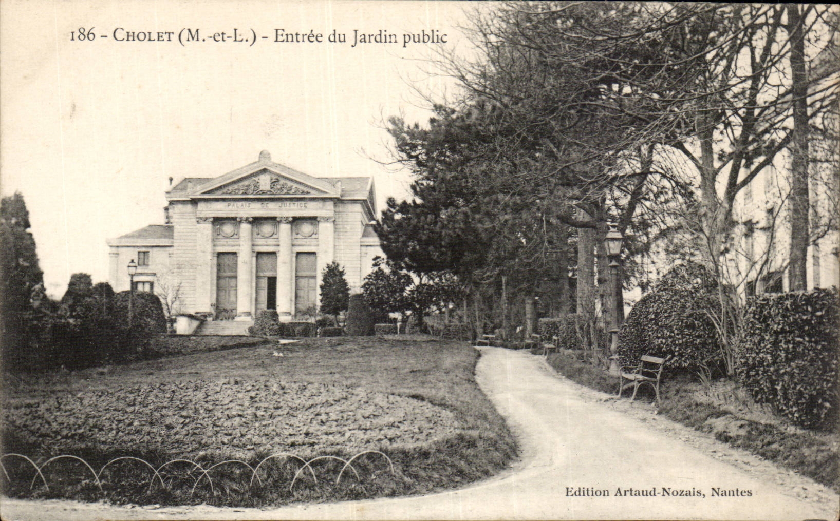CPA Cholet Entree du jardin public