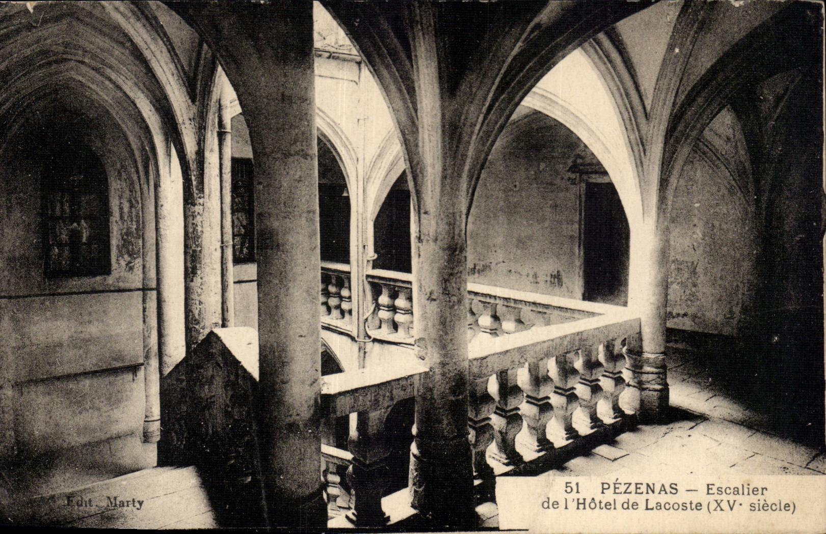 CPA Pezenas Escalier de l'hotel de Lacoste