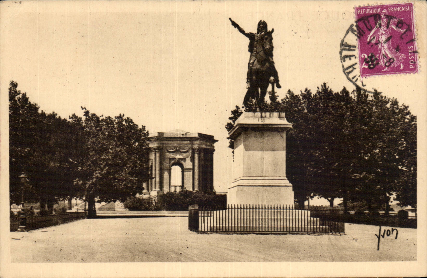 CPA Montpellier Jardins du Peyrou Statue de Louis XIV et chateau d'eau