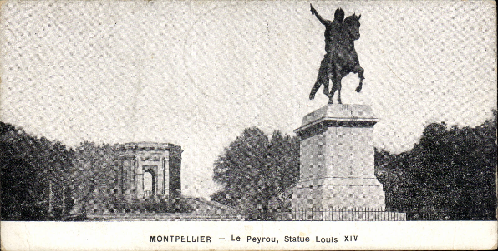 CPA Montpellier Le Peyrou Statue de Louis XIV 
