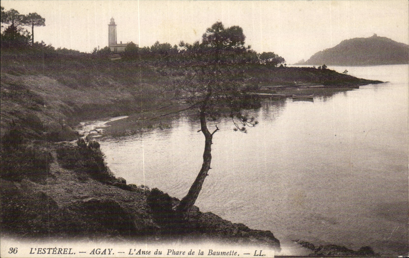 CPA L'Esterel L'anse du phare de la Baumette ( lighthouse )