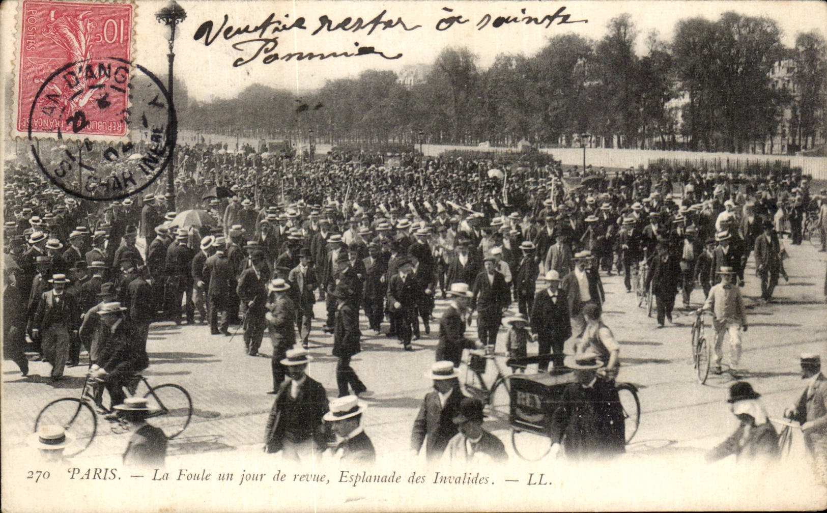 CPA Paris crowd one day of review Esplanade of Invalides the TOP