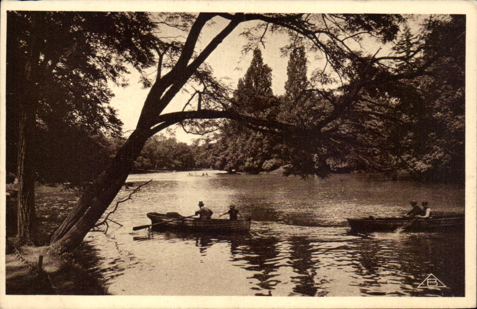 Paris CPA Le lac du Bois de Boulogne