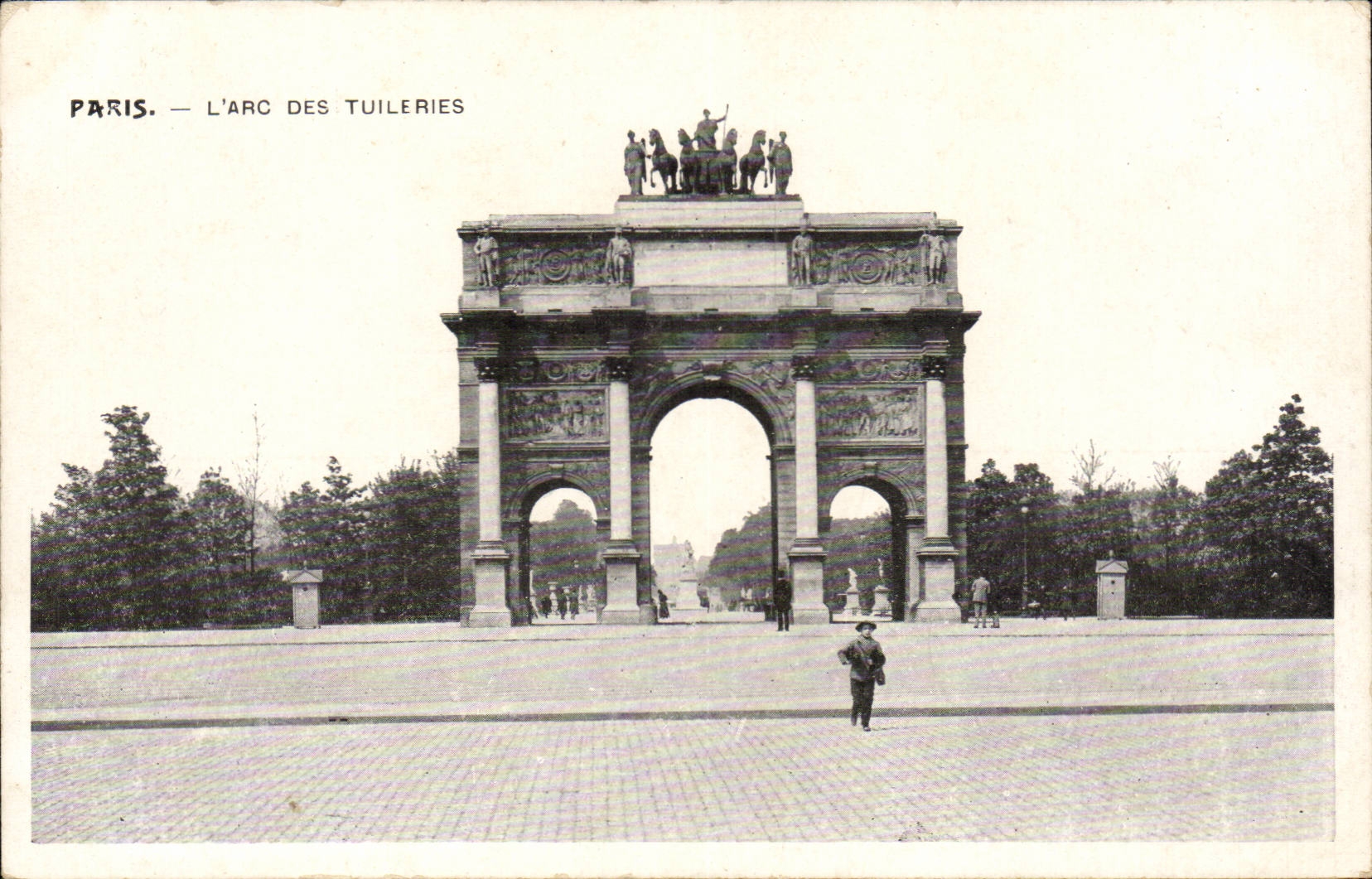Paris CPA L'arc des Tuileries