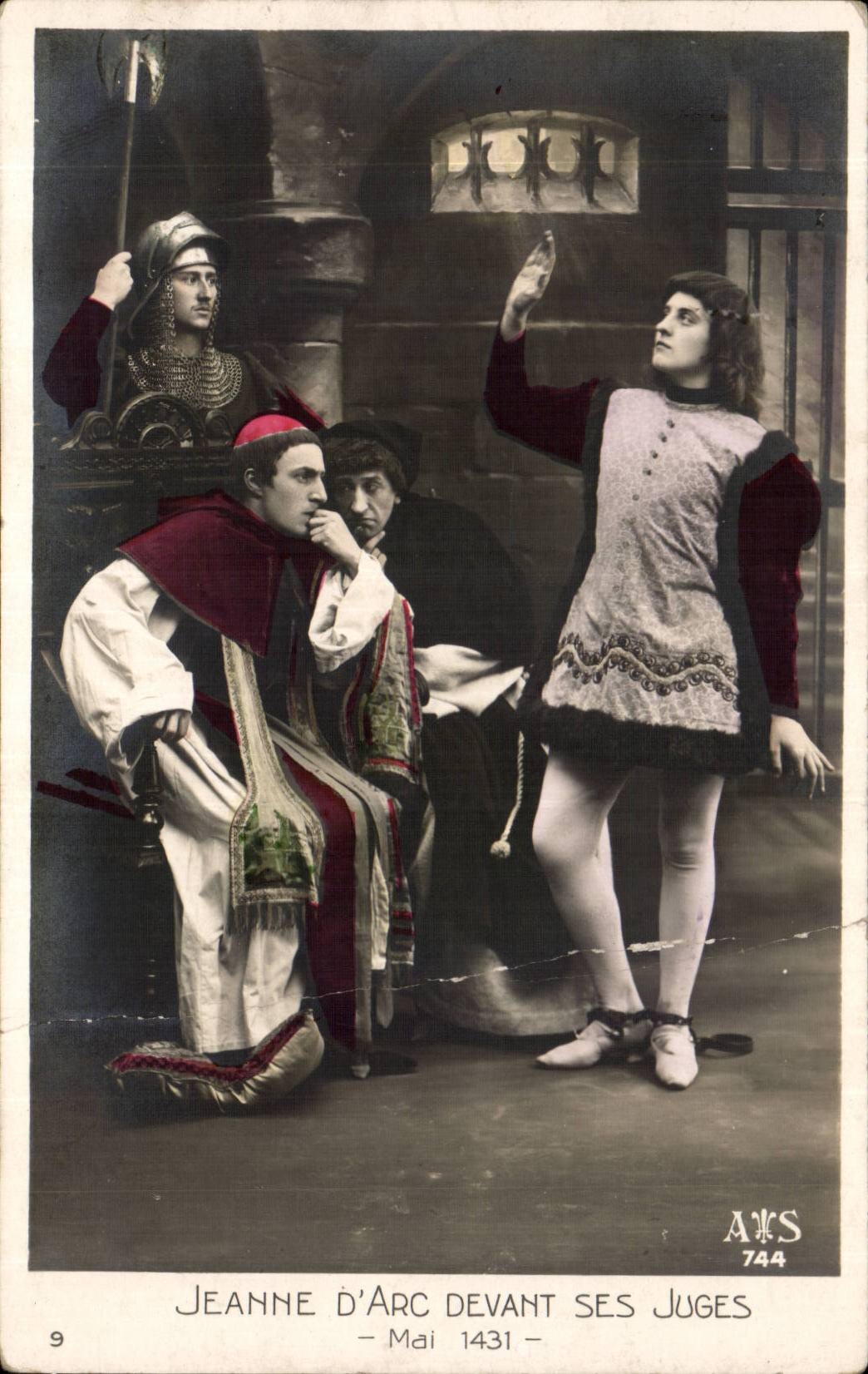 Fantasy - Woman - Jeanne d' Arc in front of its Judges - CPA