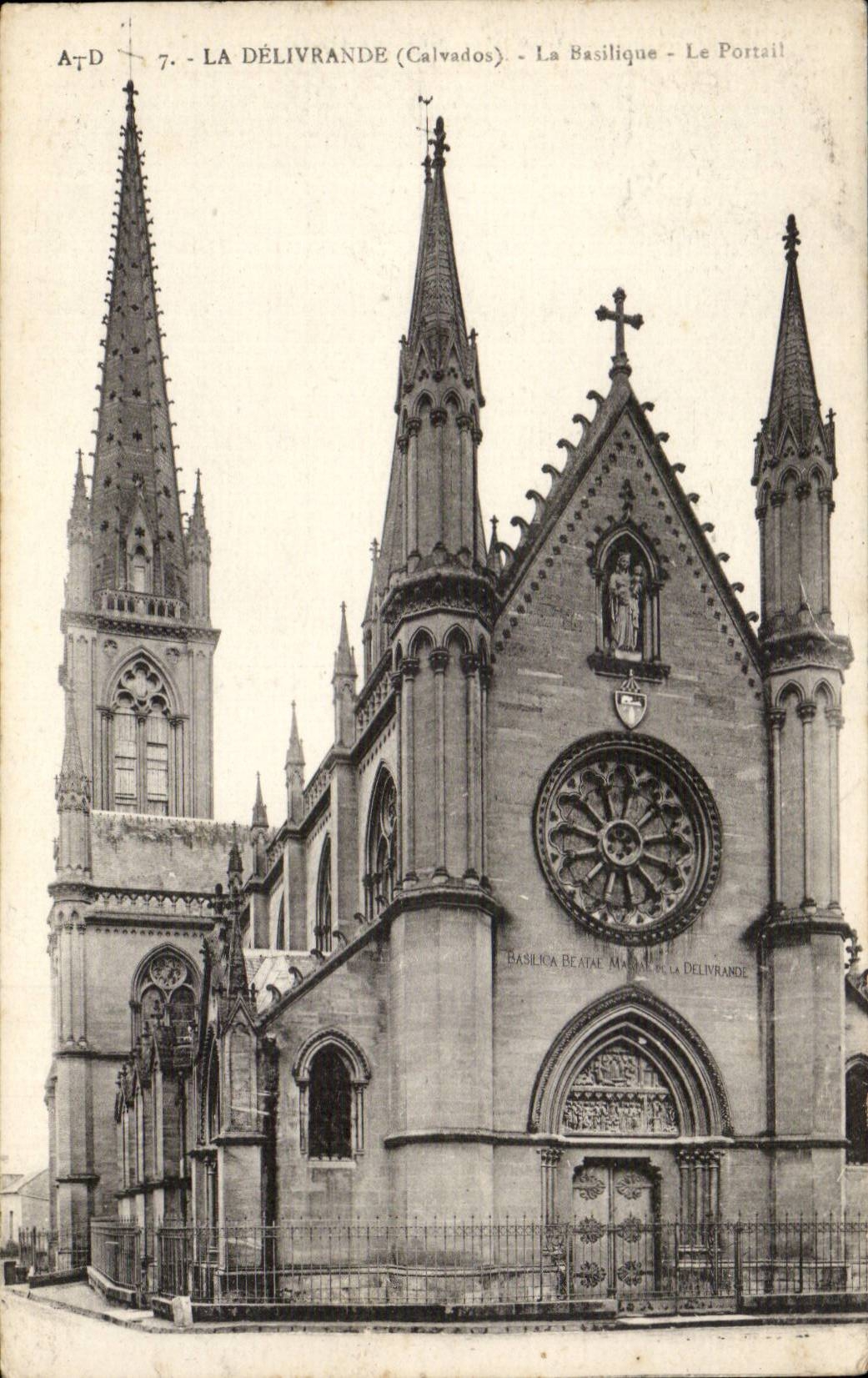 Delivrande - the Basilica - CPA