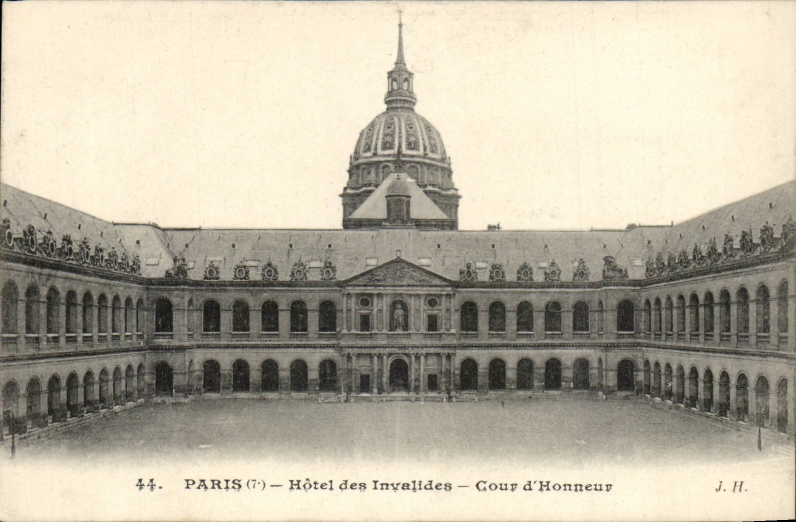Paris - 7 - Hotel of Invalides - Main courtyard - the CPA