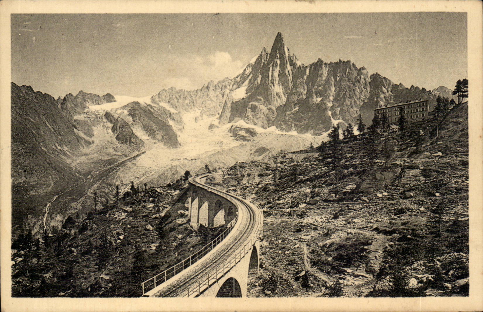 Chamonix - Le Mont Blanc - CPA 