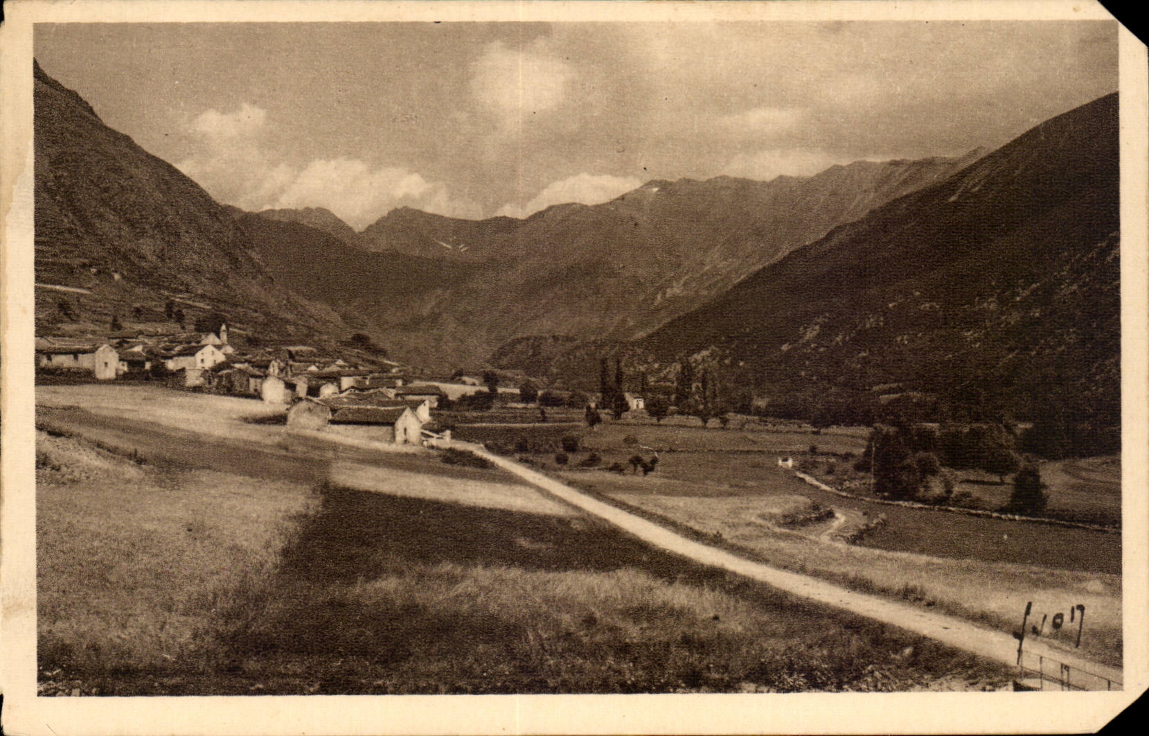 Gate - Soft France - the Village and Puig de Carlittle - CPA