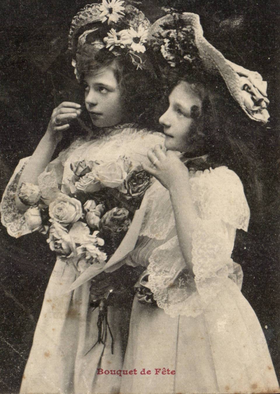 Fantasy - Child - Cute little girls with flowered hats - CPA