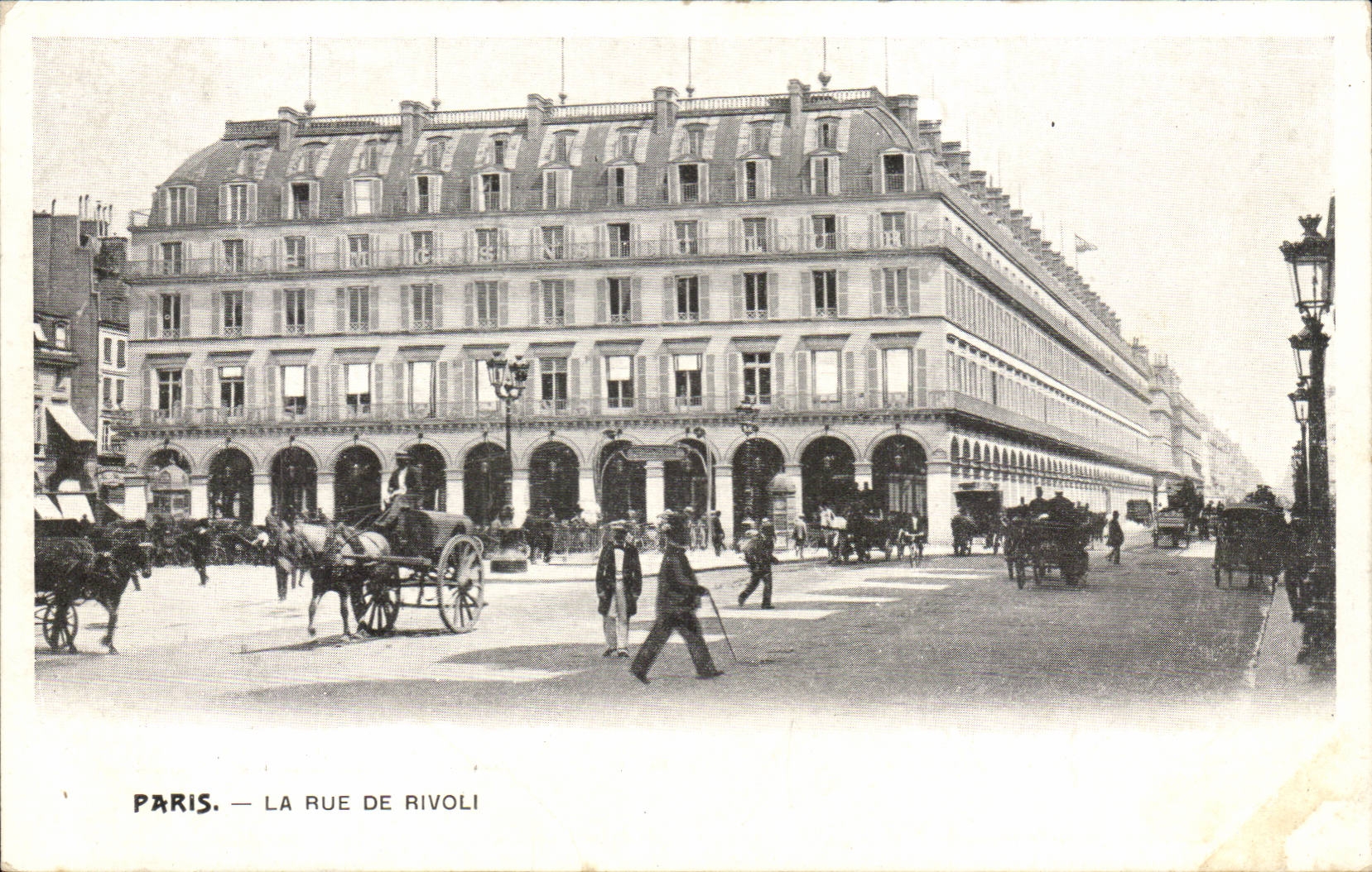 Paris - 1 - La Rue de Rivoli - CPA -