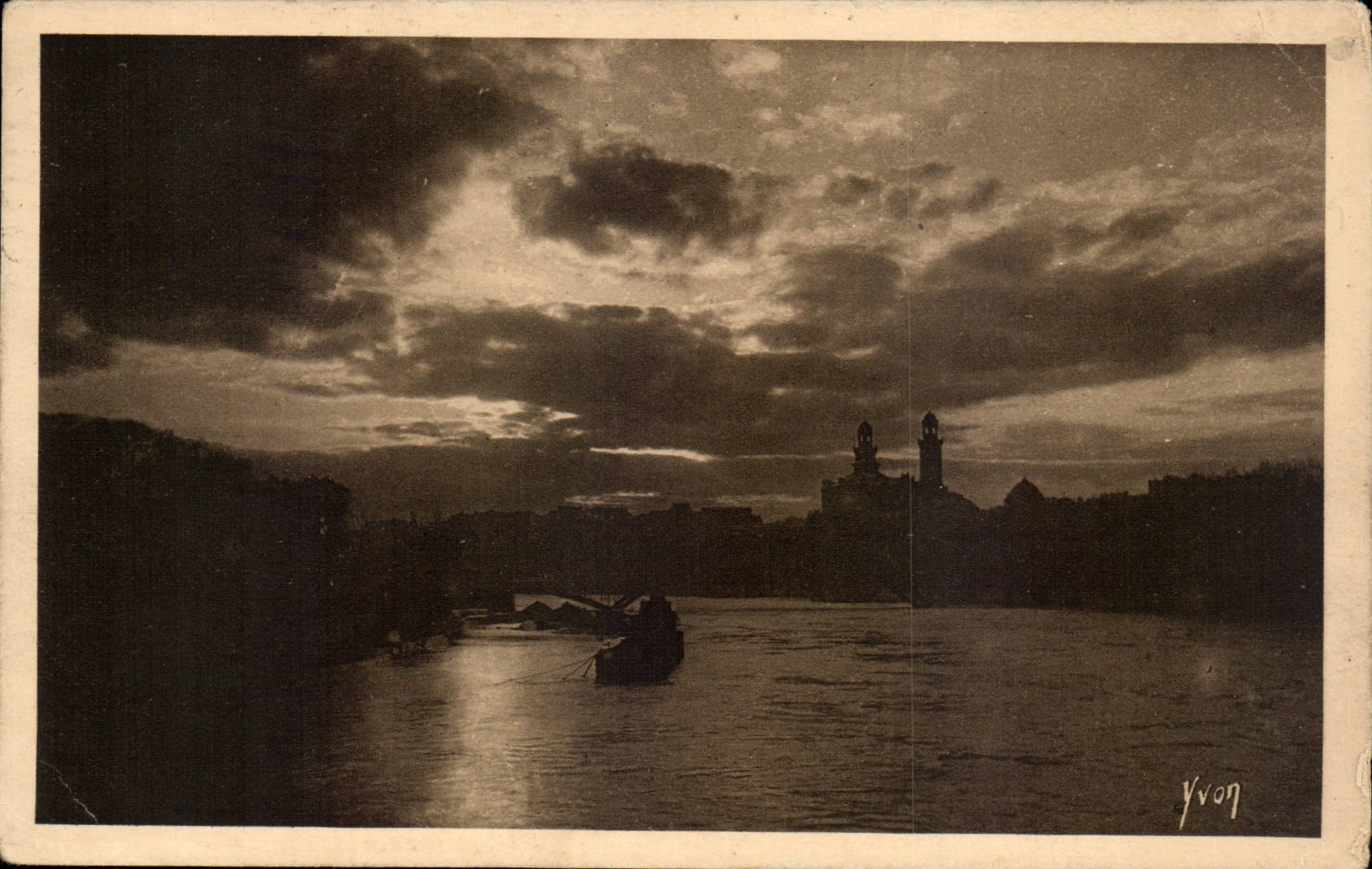 Paris - 16 - Yvon - Coucher de Soleil sur le Trocadero - CPA -