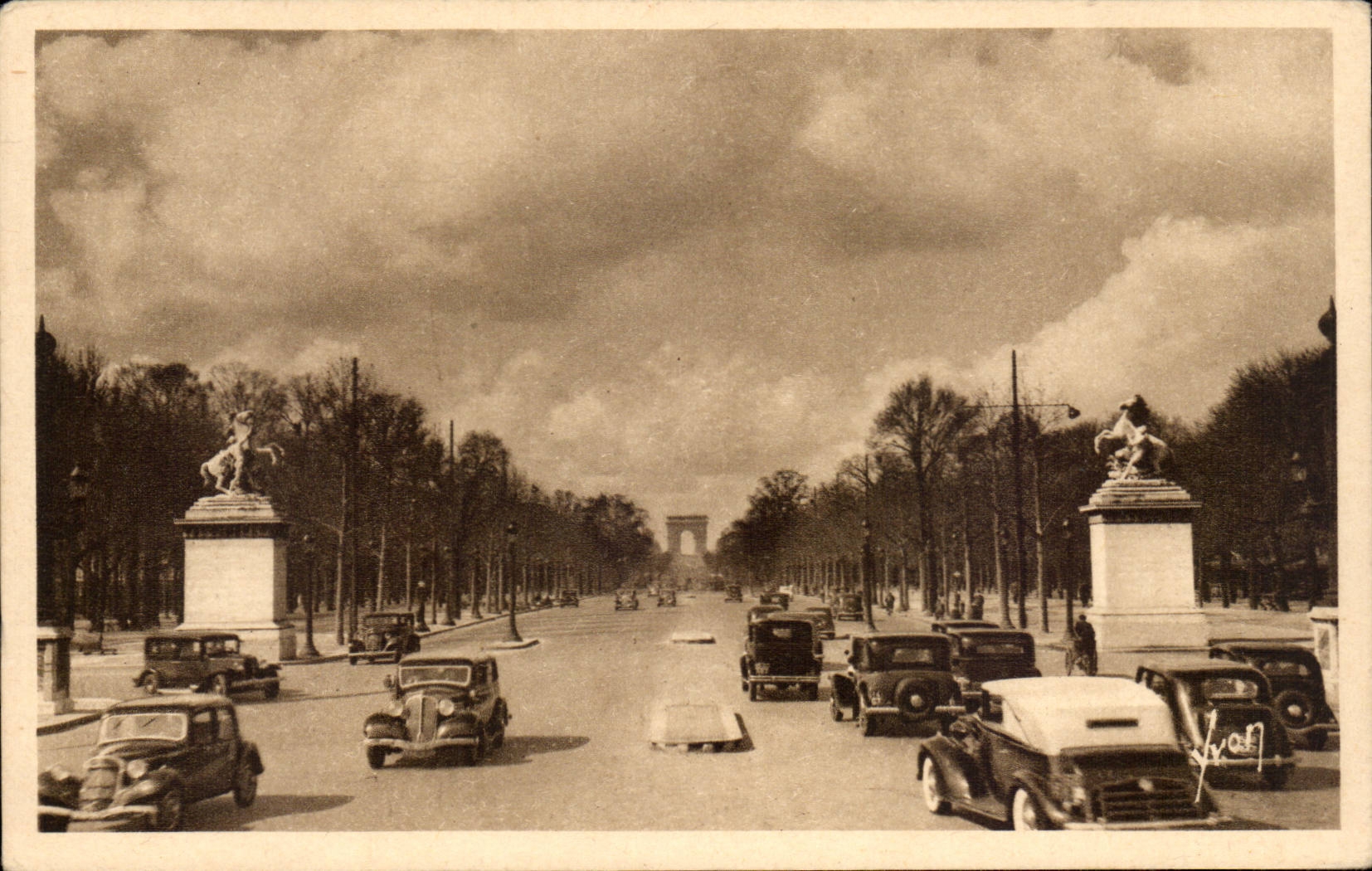 Paris - 8 - Avenue of the Elysees Fields and Arc de Triomphe of Etoile the CPA
