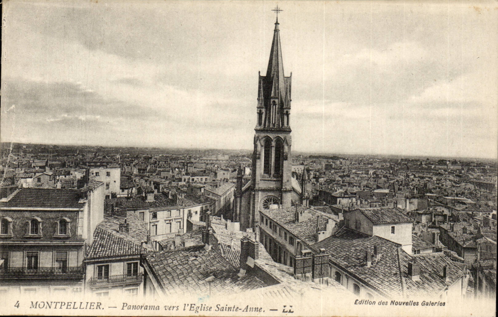 CPA Montpellier Panorama vers l'eglise Sainte Anne