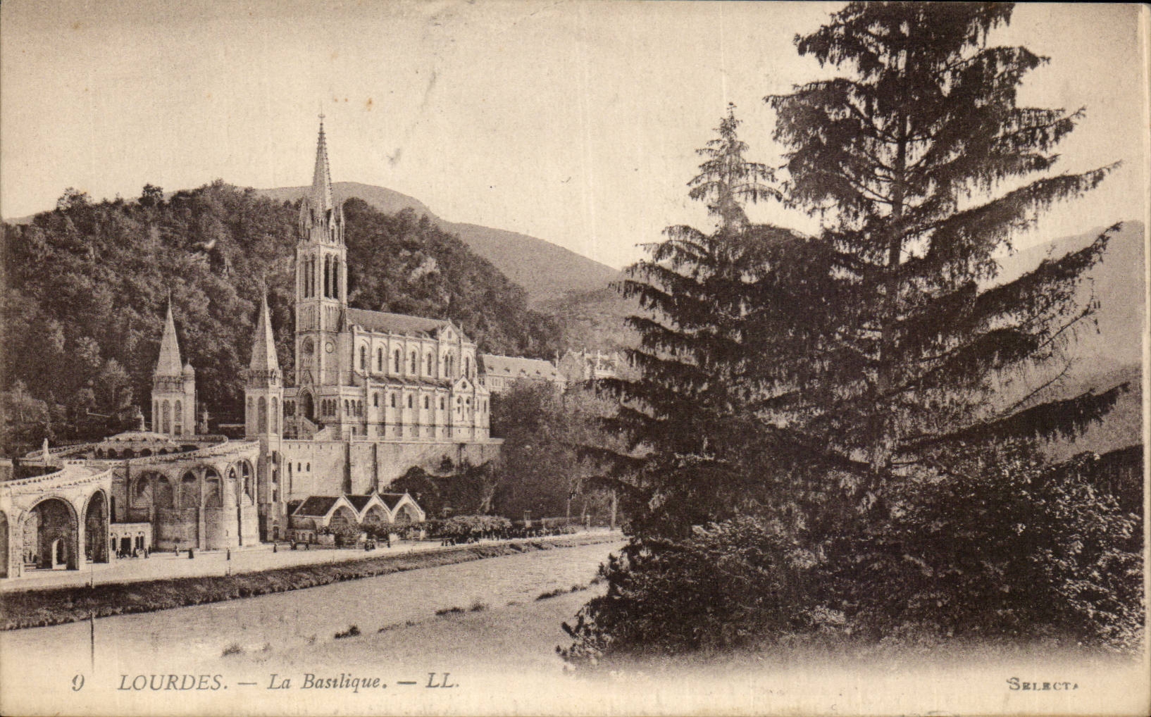 CPA Lourdes the basilica