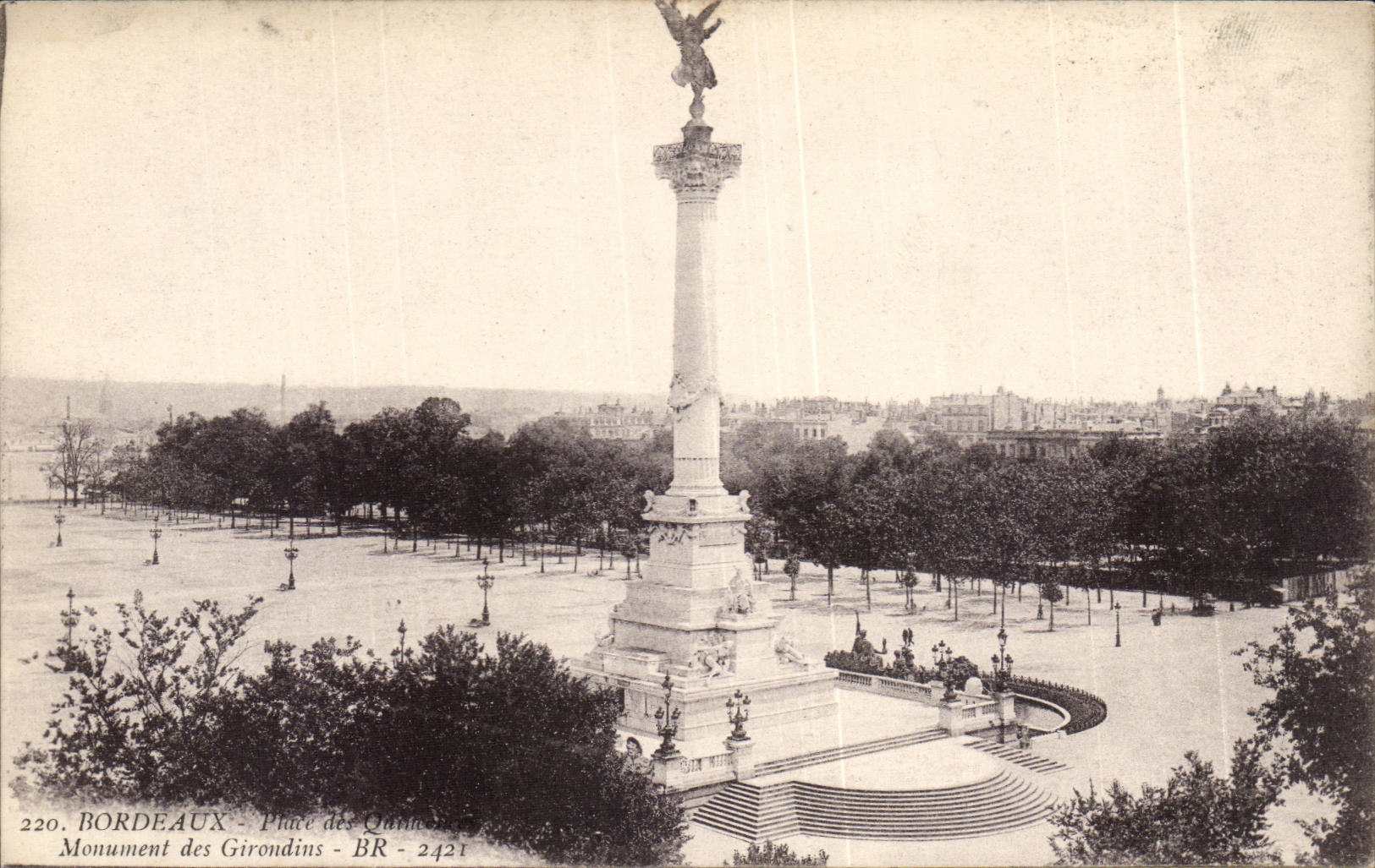 CPA Bordeaux Places Quincunxes Monument of the Of Gironde ones