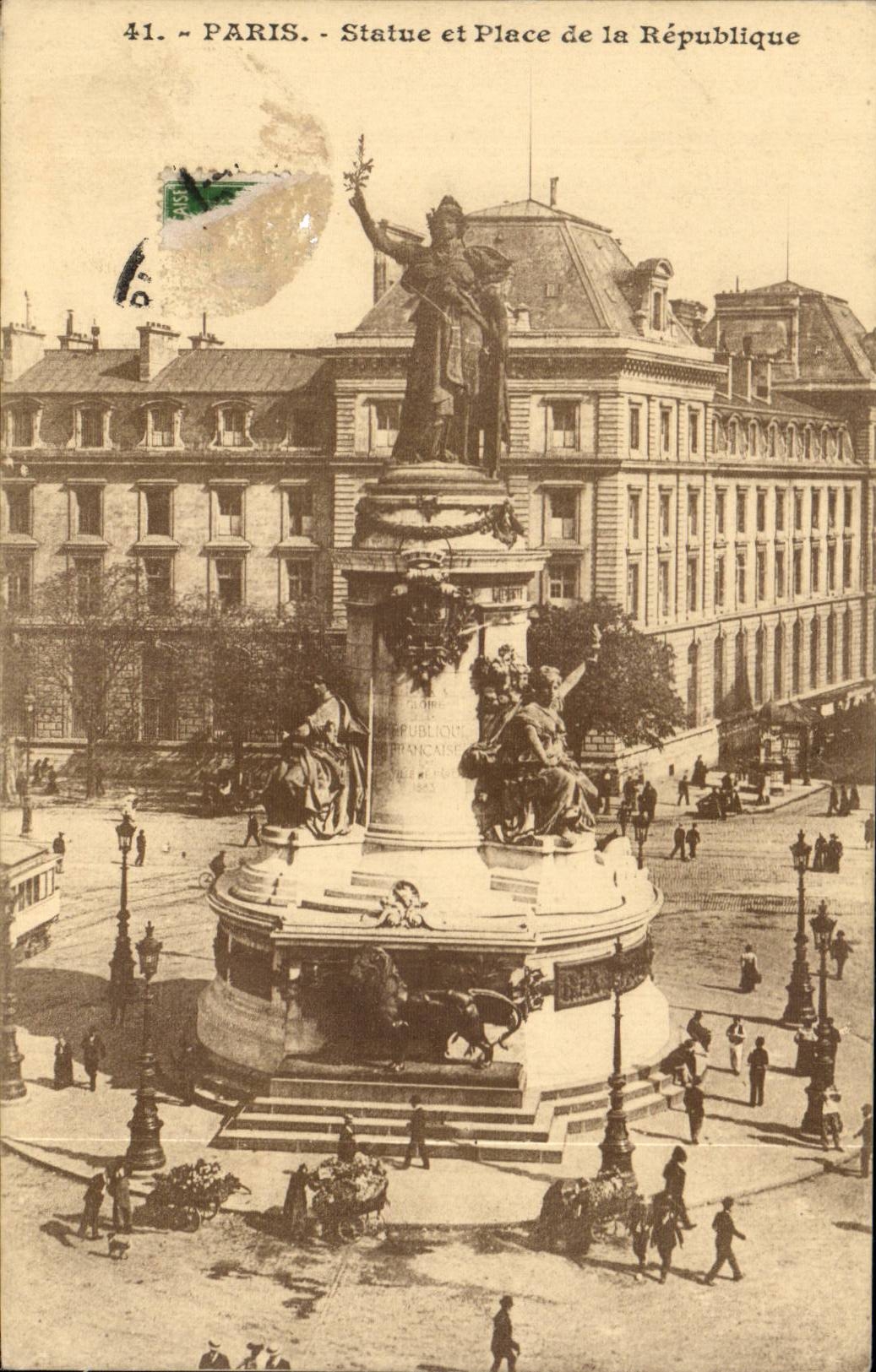 CPA Paris Statue and places Republic