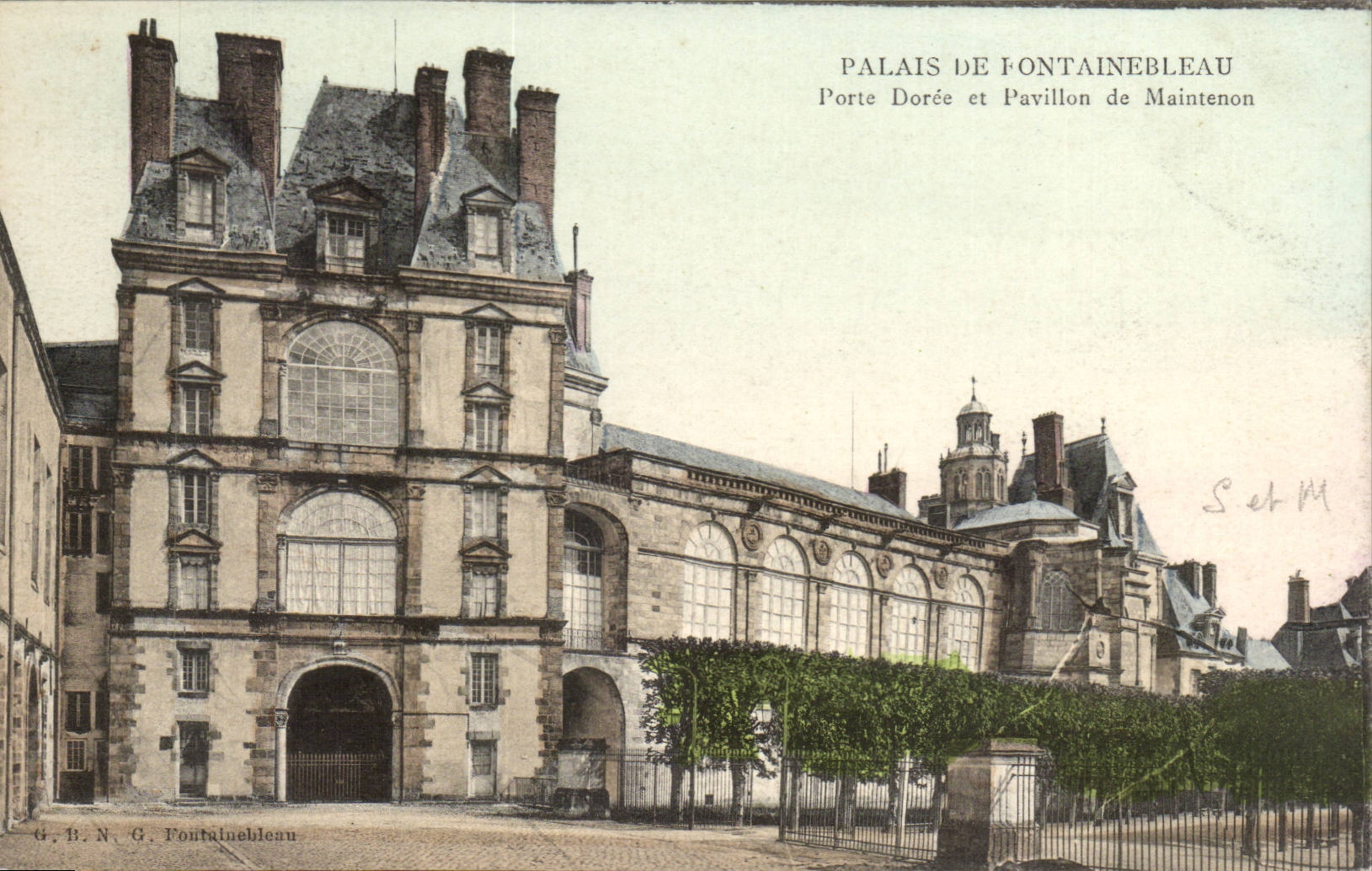 CPA Palate of Fontainebleau Gate Golden and house of Maintenon