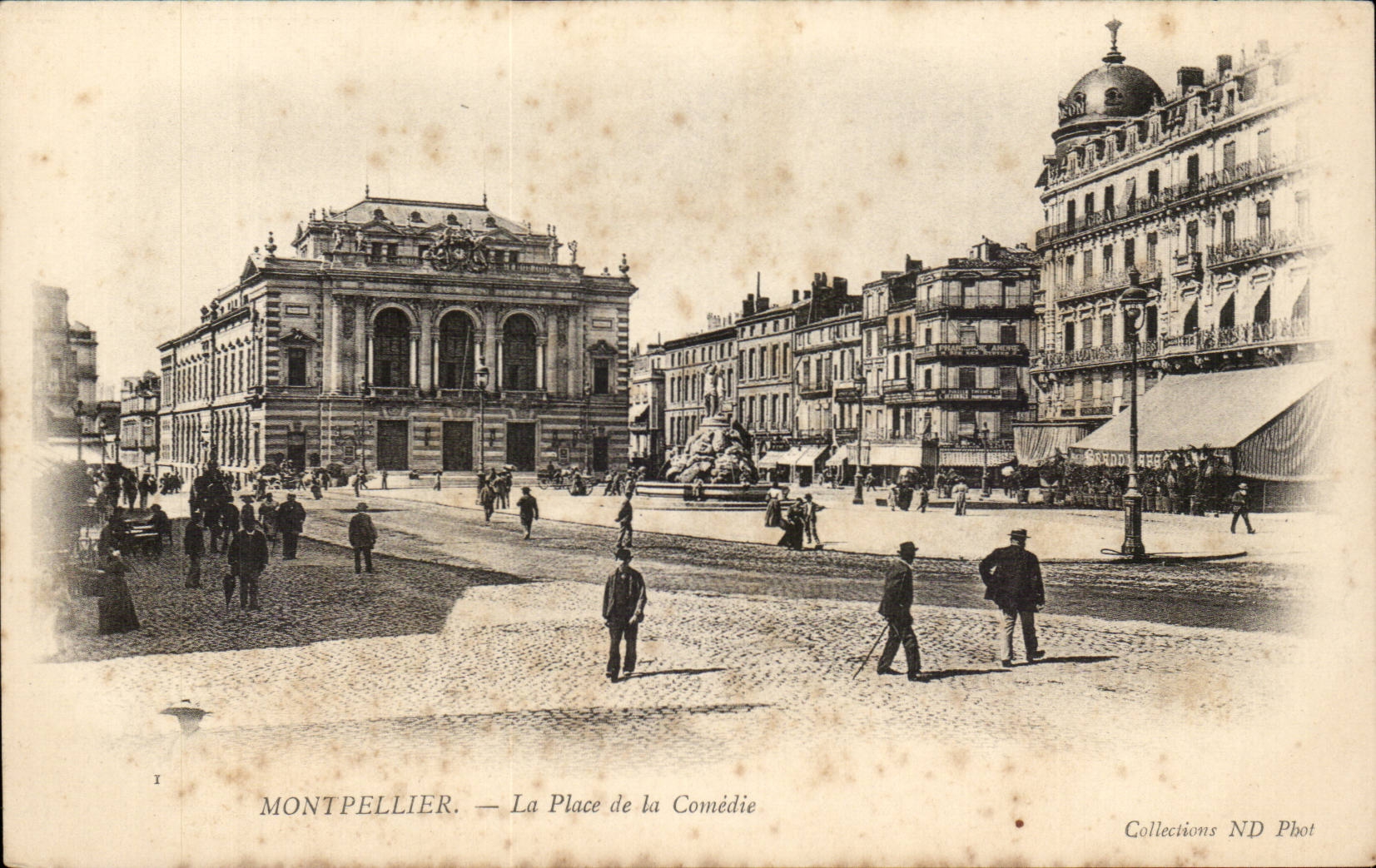 Montpellier CPA La place de la Comedie