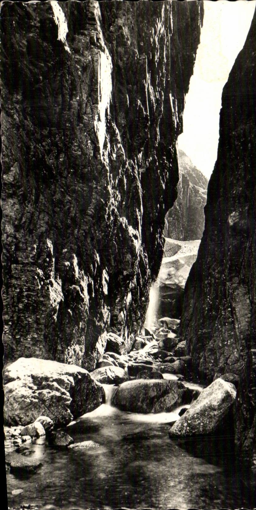 MODERN CARD Surroundings of Luchon Valley of the Lily the street of hell