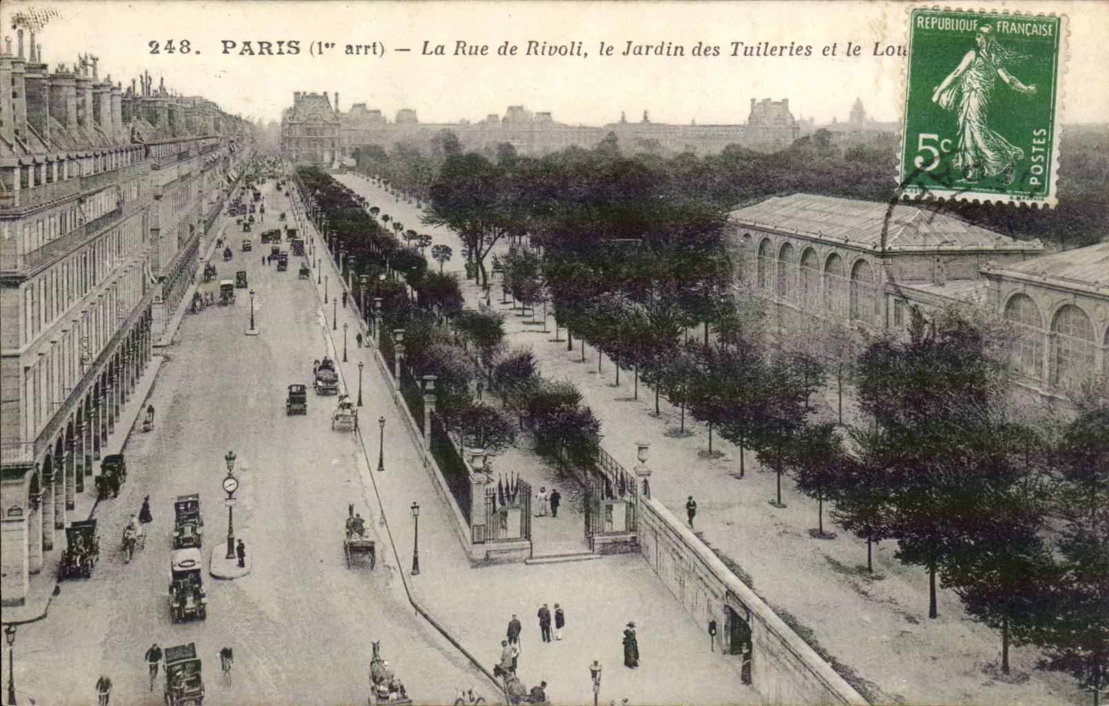 Paris CPA La rue de Rivoli le jardin des Tuileries et le Louvre