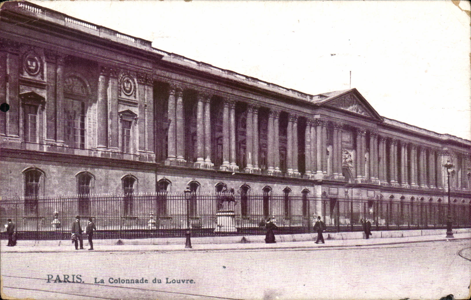 Paris CPA La colonnade du Louvre