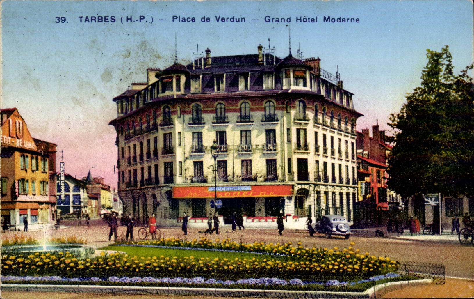 CPA Tarbes Places of Verdun Grand modern hotel