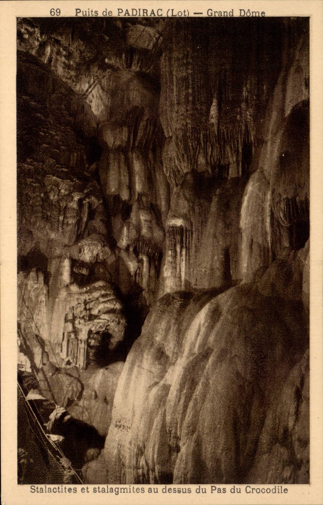 CPA Well of Padirac Stalactites and stalagmites with the top of the step of the crocodile