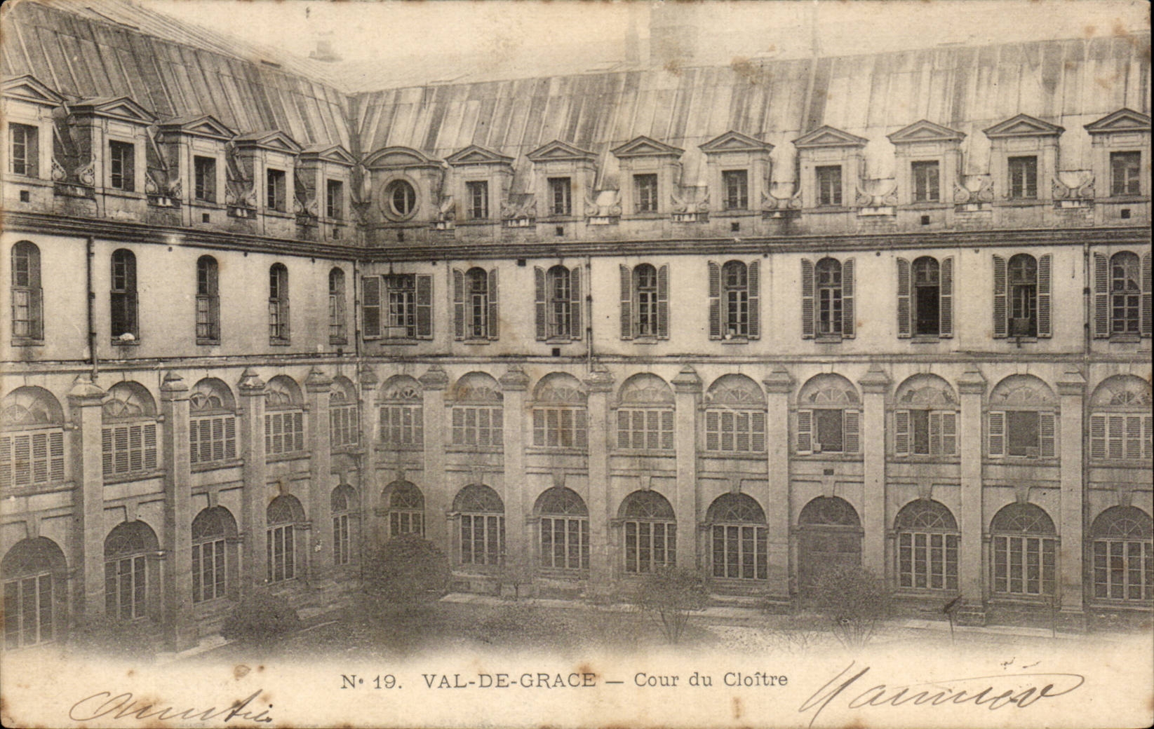 Paris CPA Val de Grâce Court of the cloister