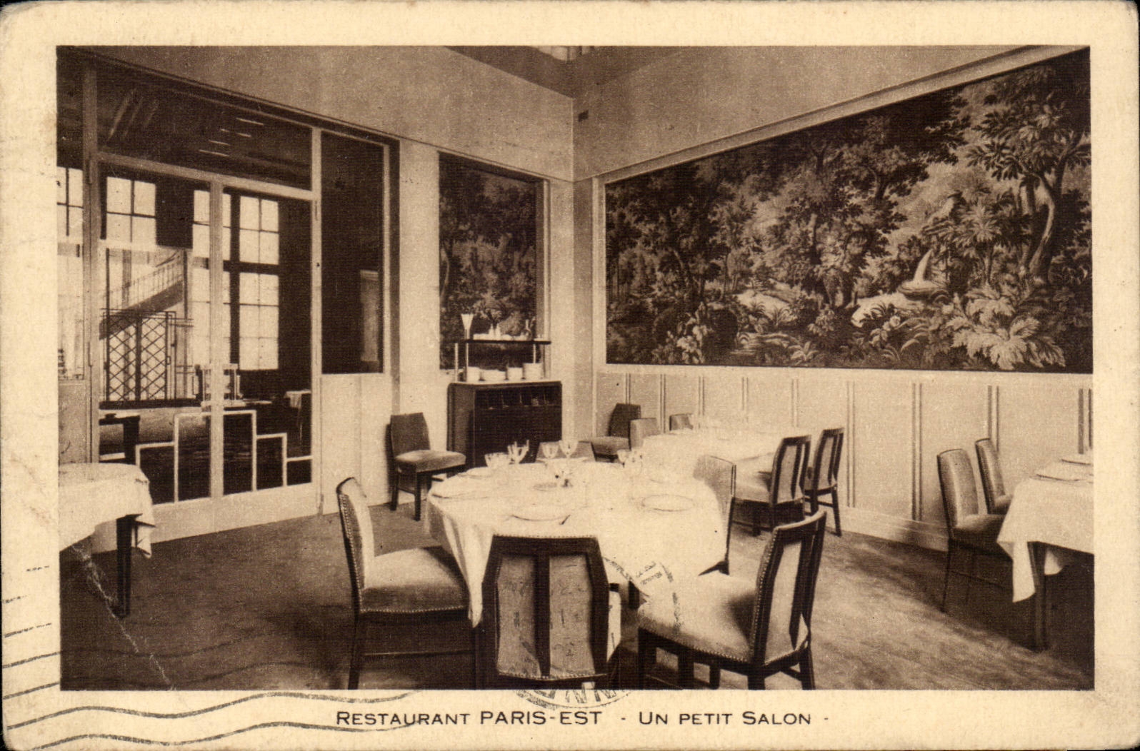 Paris CPA Restoring Paris Is a small living room