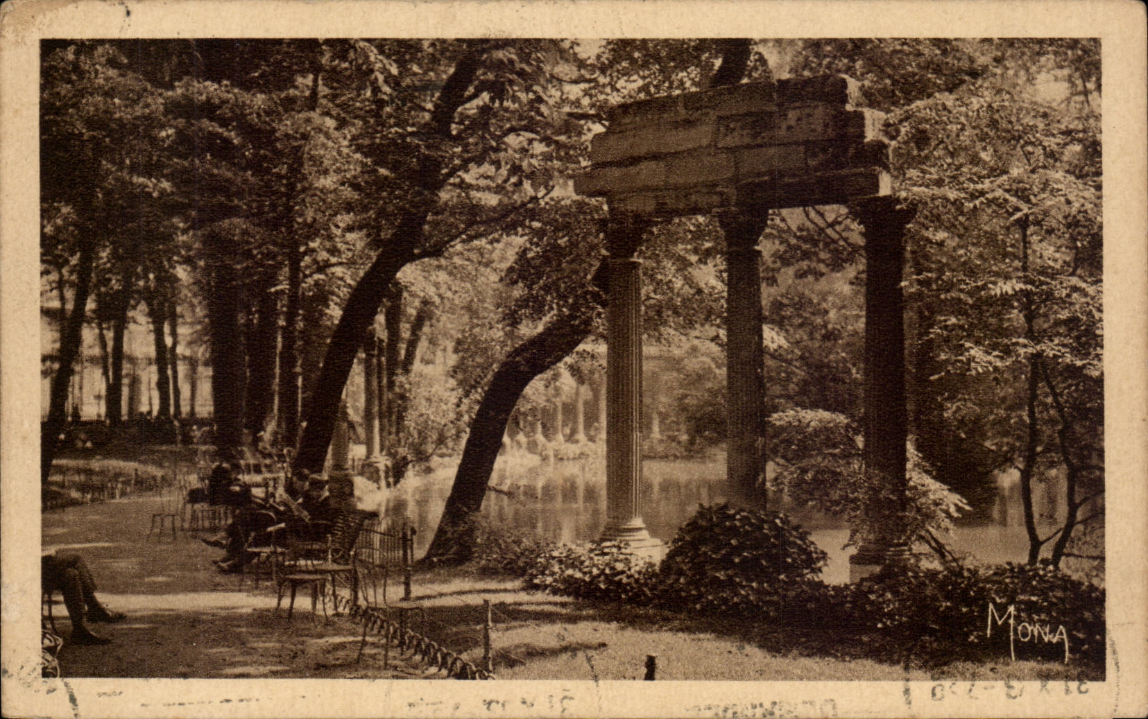 Paris CPA With the park Heap ruins of the Corinthian colonnade and the pond