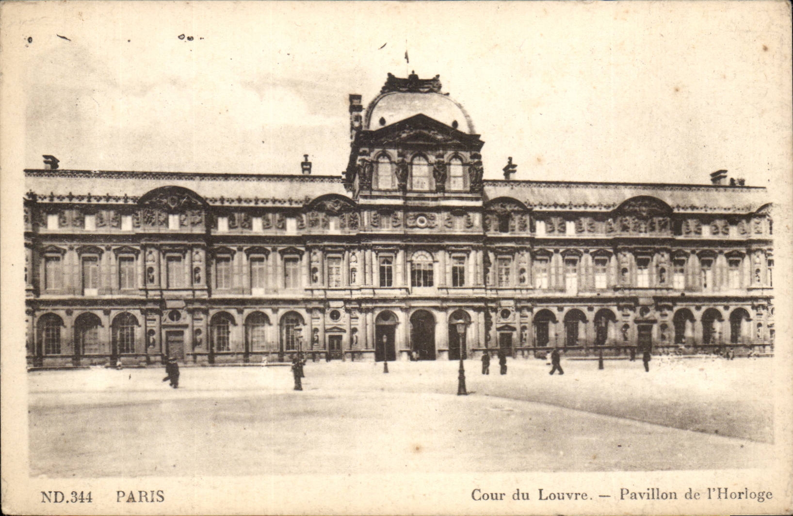 Paris CPA Cour du Louvre Pavillon de l'horloge