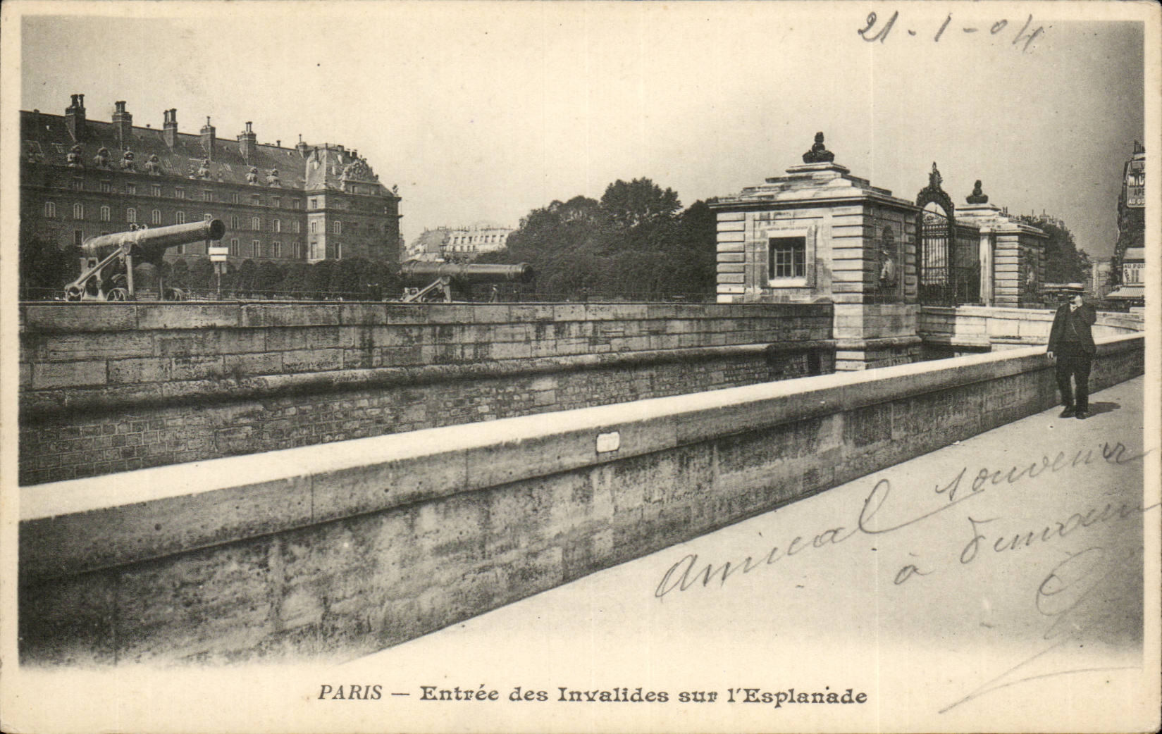 Paris CPA Entrance of Invalides on the esplanade