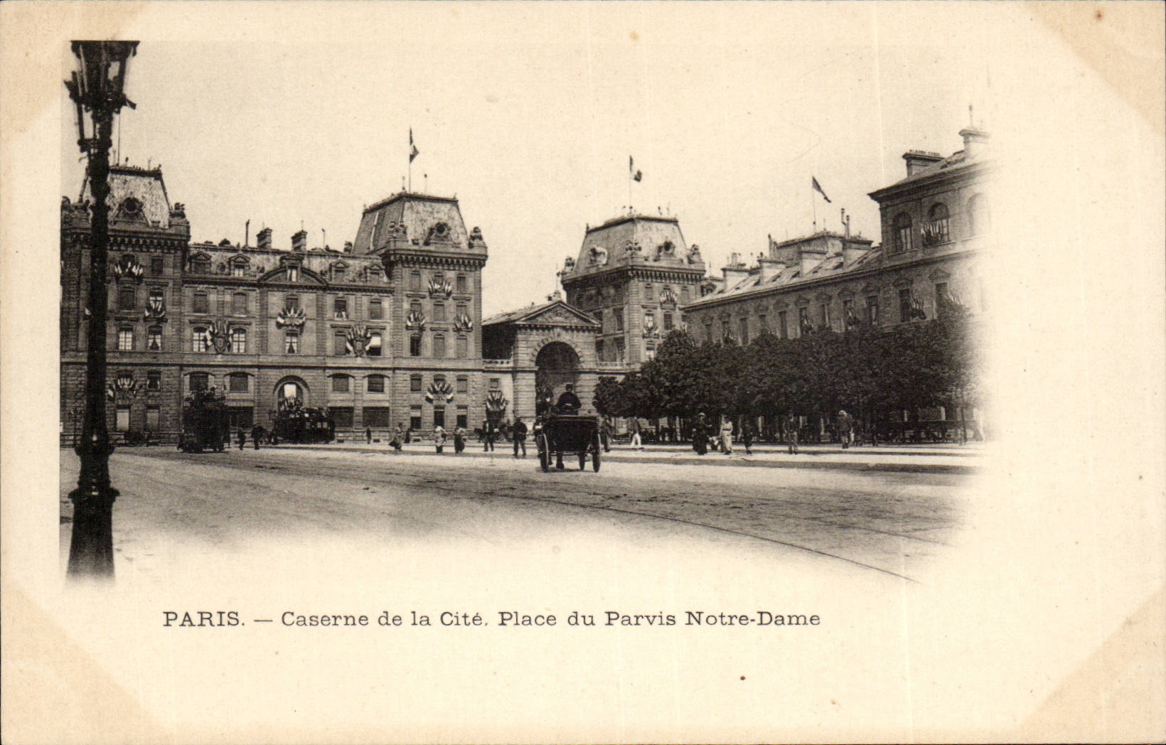 Paris CPA Caserne de la Cite Place du parvis de Notre DAme