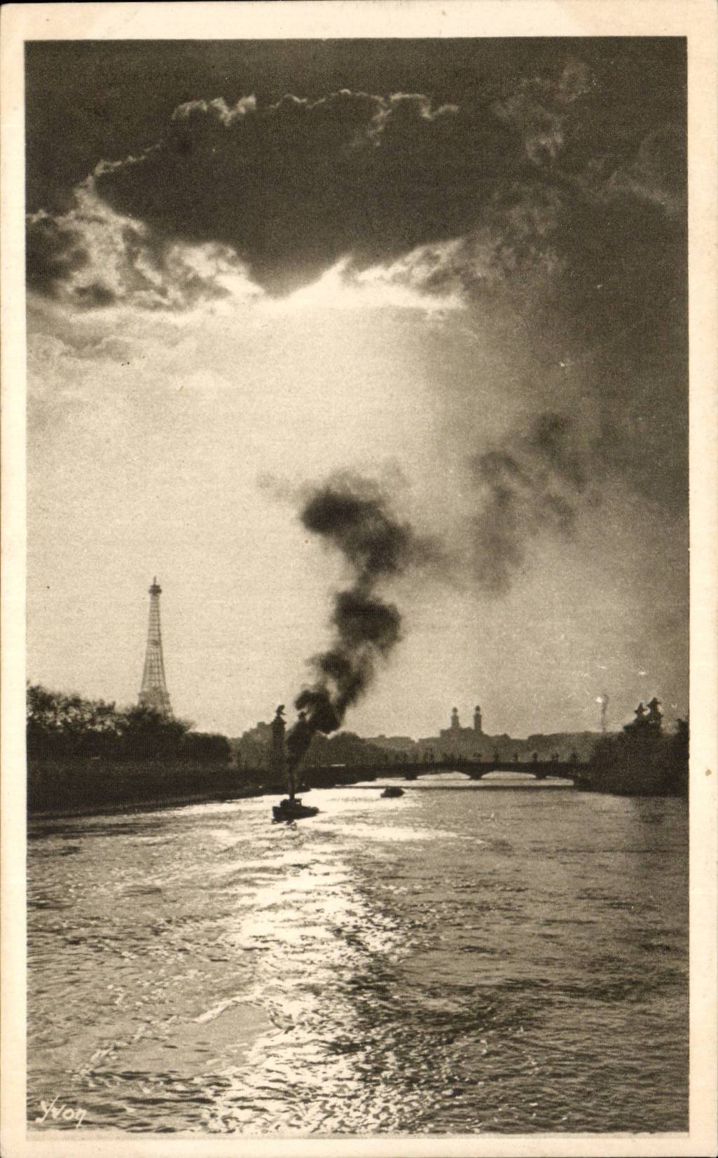 Paris CPA Tour Eiffel Effet d'eclairage sur la Seine