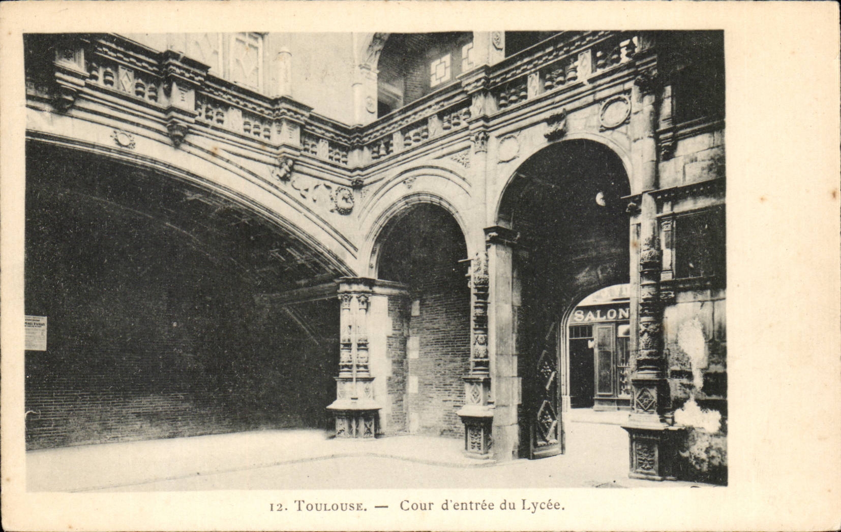 CPA Toulouse Cour d'entree du lycee