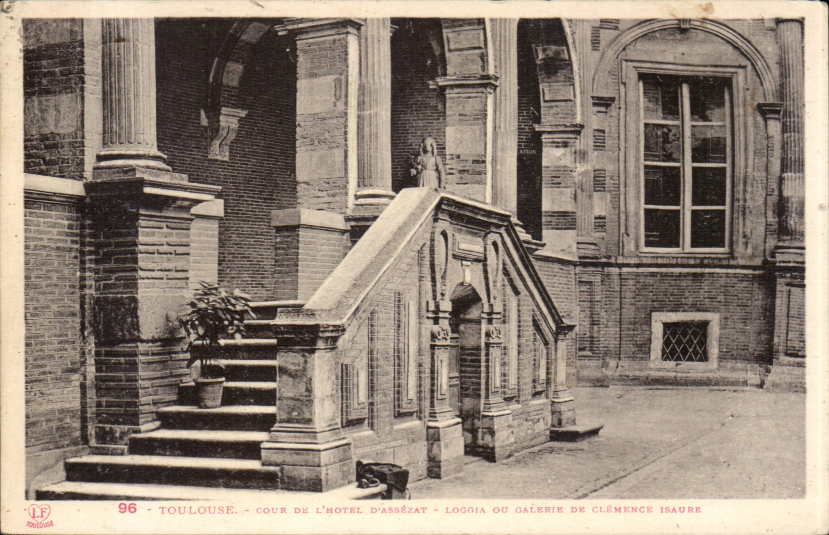 CPA Toulouse Cour de l'hotel d'Assezat Loggia ou galerie de Clemence ISaure