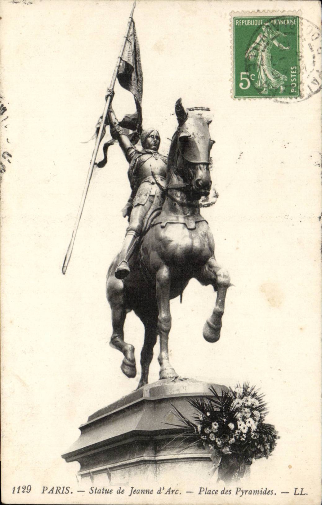 Paris CPA Statue of Jeanne of arc Places Pyramids