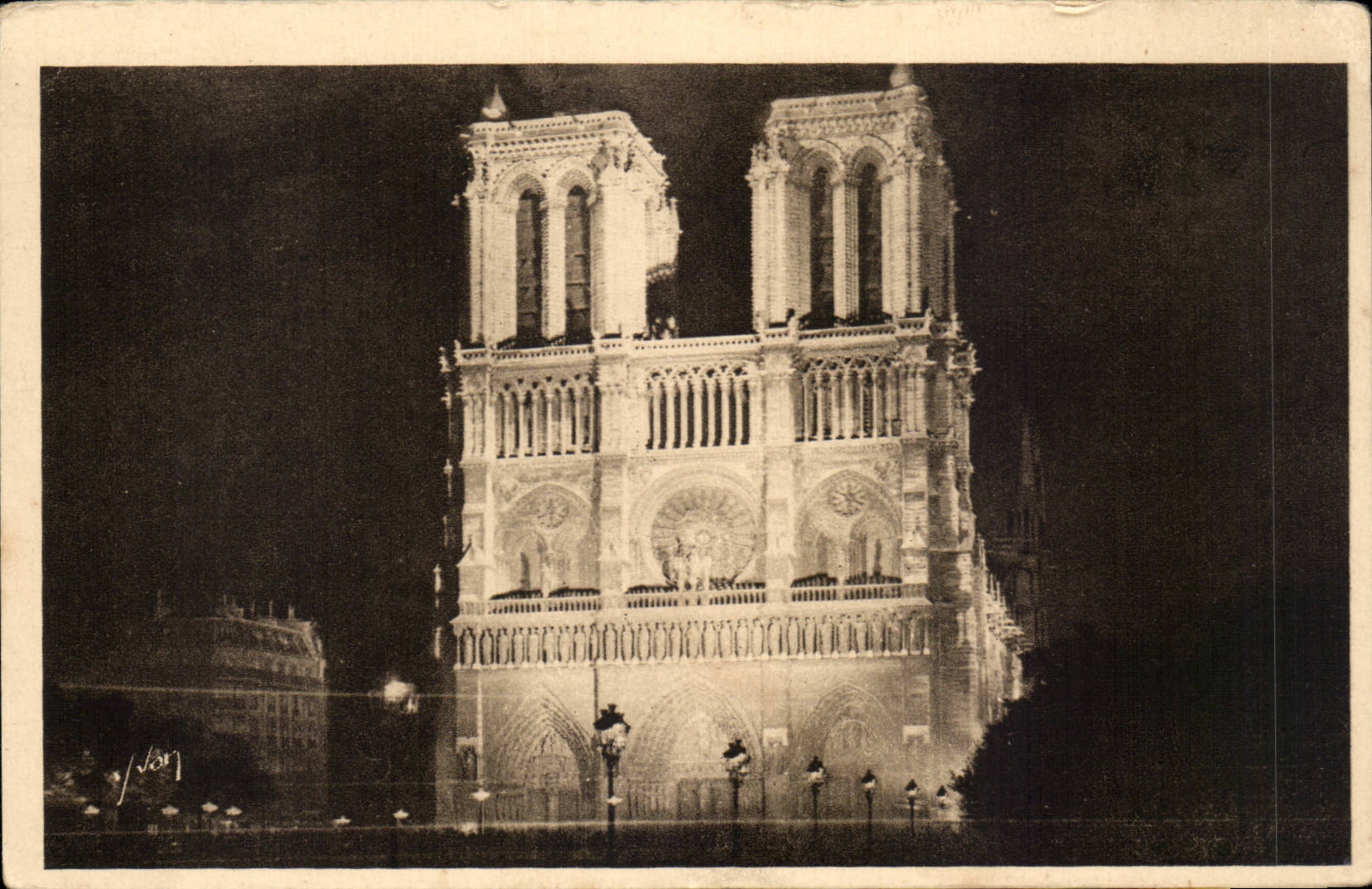 Paris CPA Notre DAme illuminee La facade