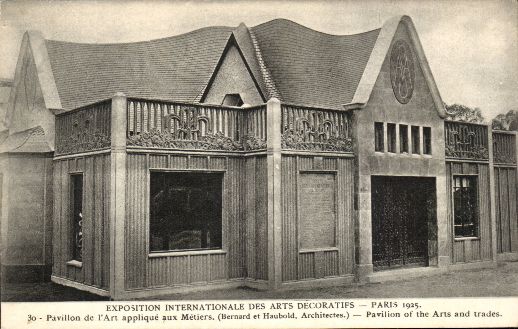 Paris CPA Exposition internationale des Arts Decoratifs Paris 1925 Pavillon de l'art applique aux Metiers 