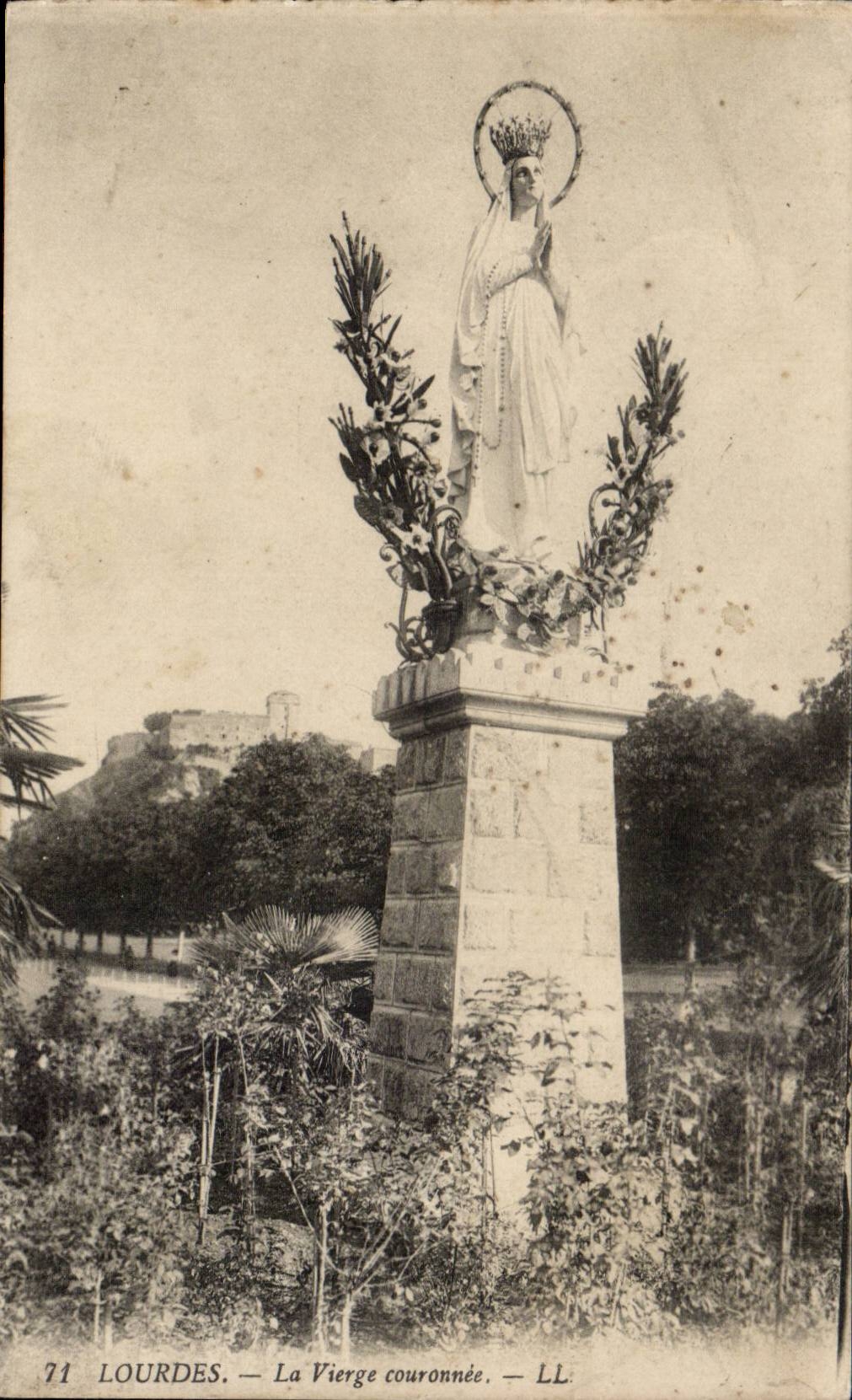 CPA Lourdes the virgin couronnee