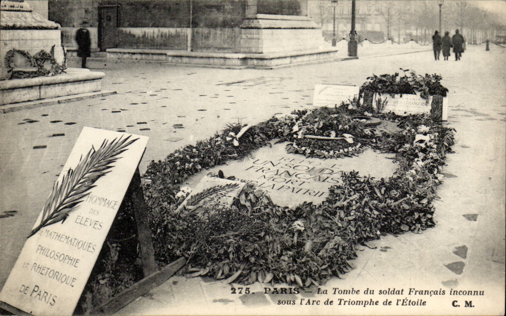 Paris CPA falls It from the unknown soldier under Arc de Triomphe of star