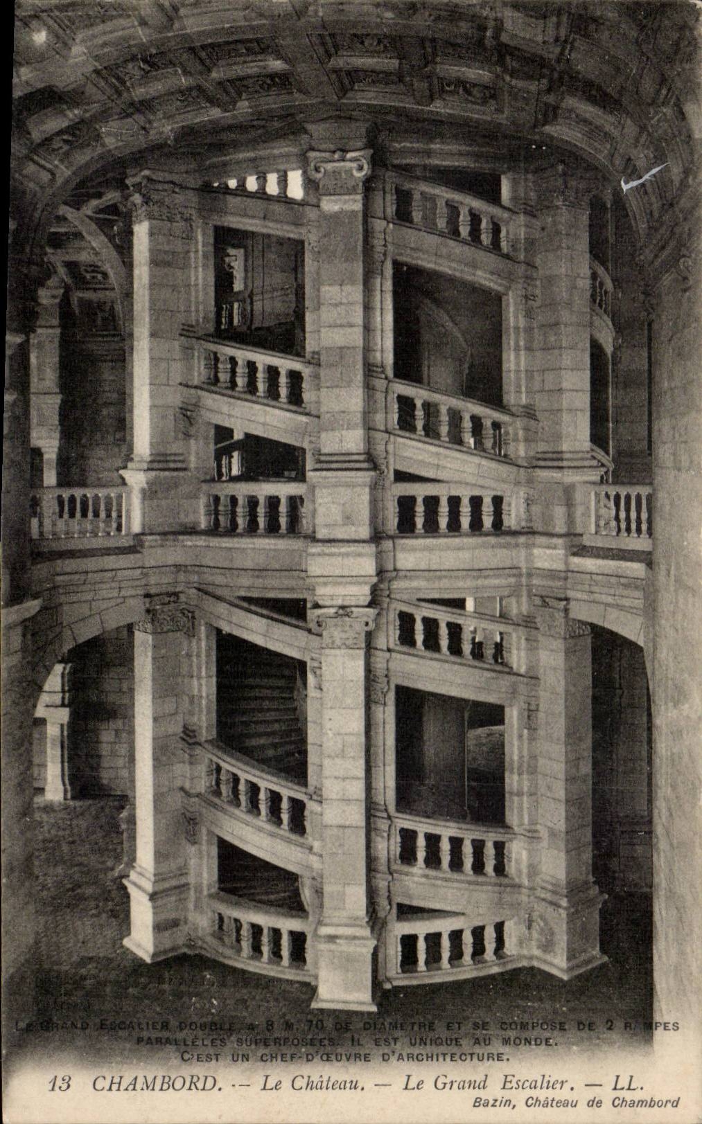 CPA Chambord Le chateau Le grand escalier