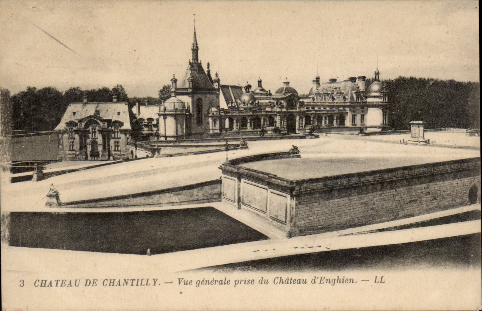 Castle of Chantilly CPA View taken of the castle of Enghien