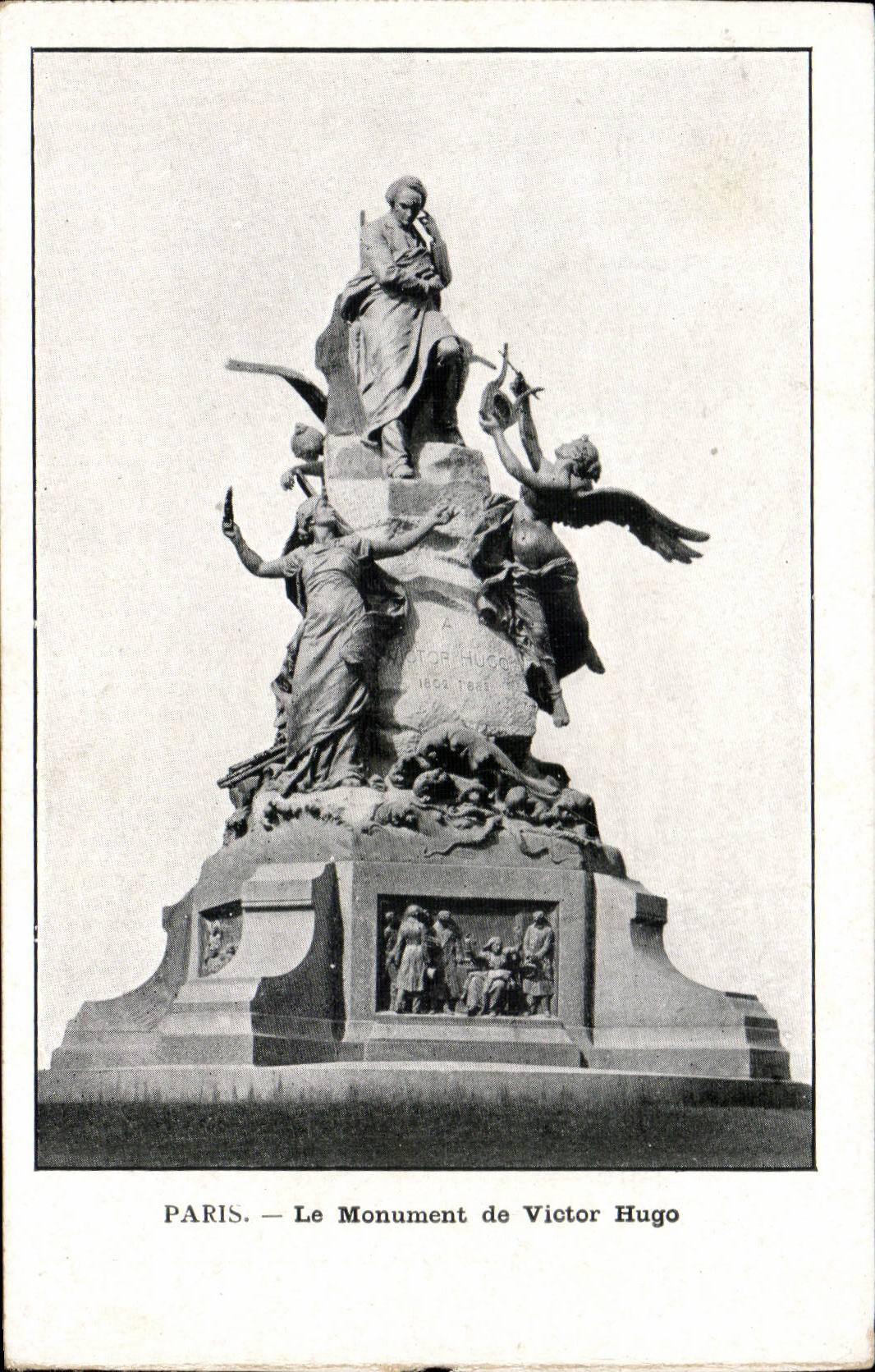 Paris CPA Le monument de Victor Hugo