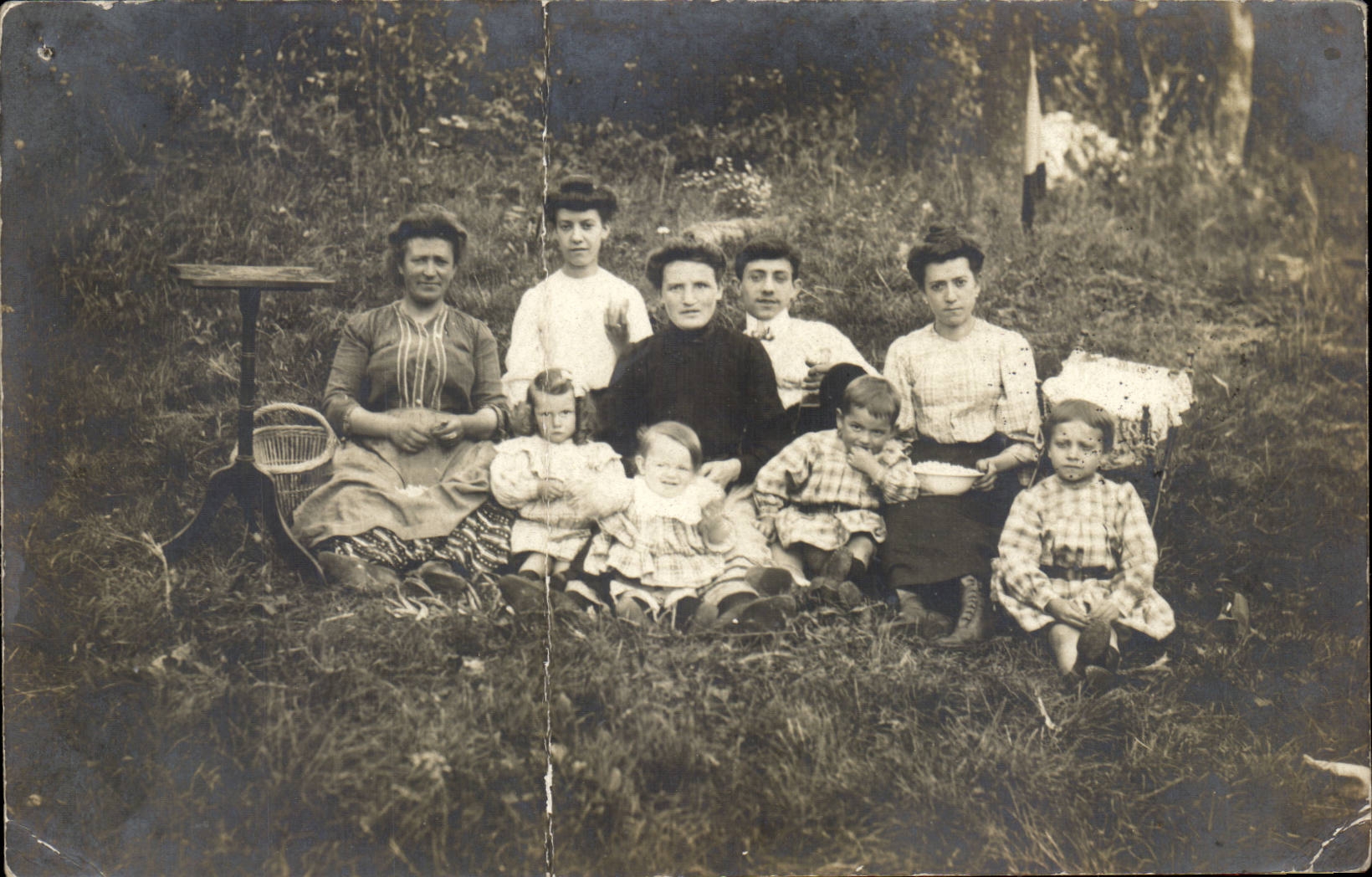 Real photo Women and children the High Garonne