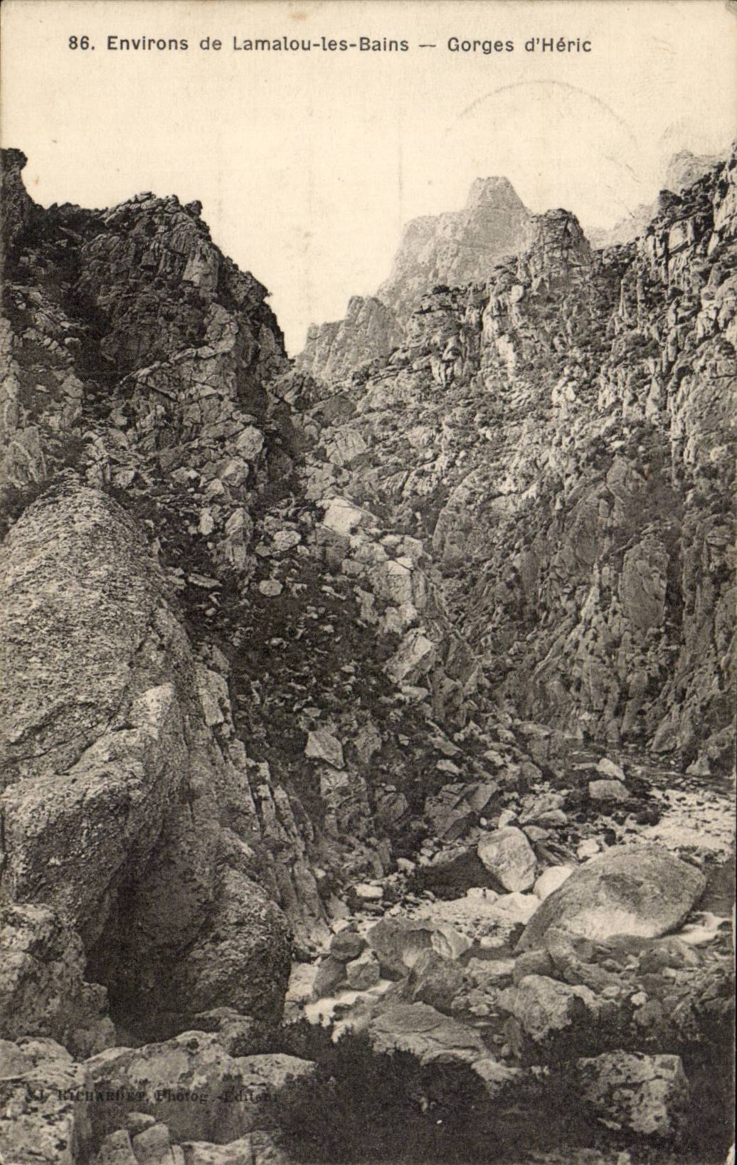 CPA Surroundings of Lamalou les Bains Falls of Heric