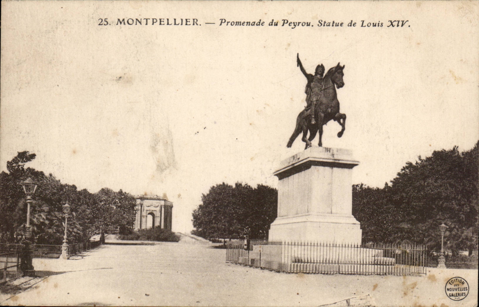 CPA Montpellier Promenade du Peyrou Statue de Louis XIV